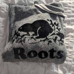 Roots Men's Gray and Black Heathered Hoodie with Beaver Logo